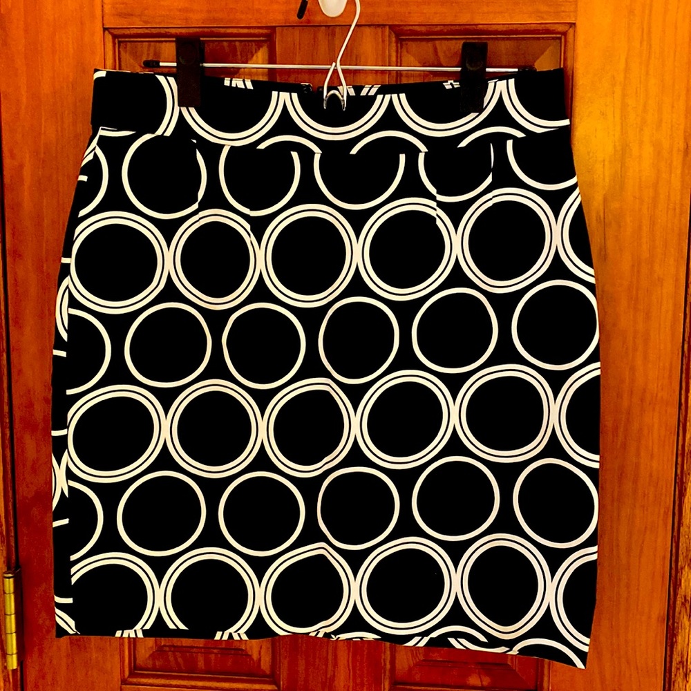 Banana Republic skirt, navy, size 6 petite.